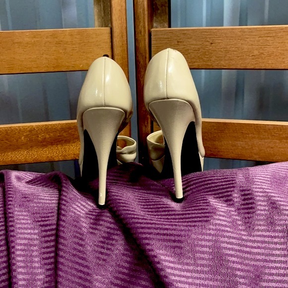 ➡️ !BOGO! ⬅️ CITY STREETS Cream Open Toe Platform Pumps/ Used - Picture 2 of 6